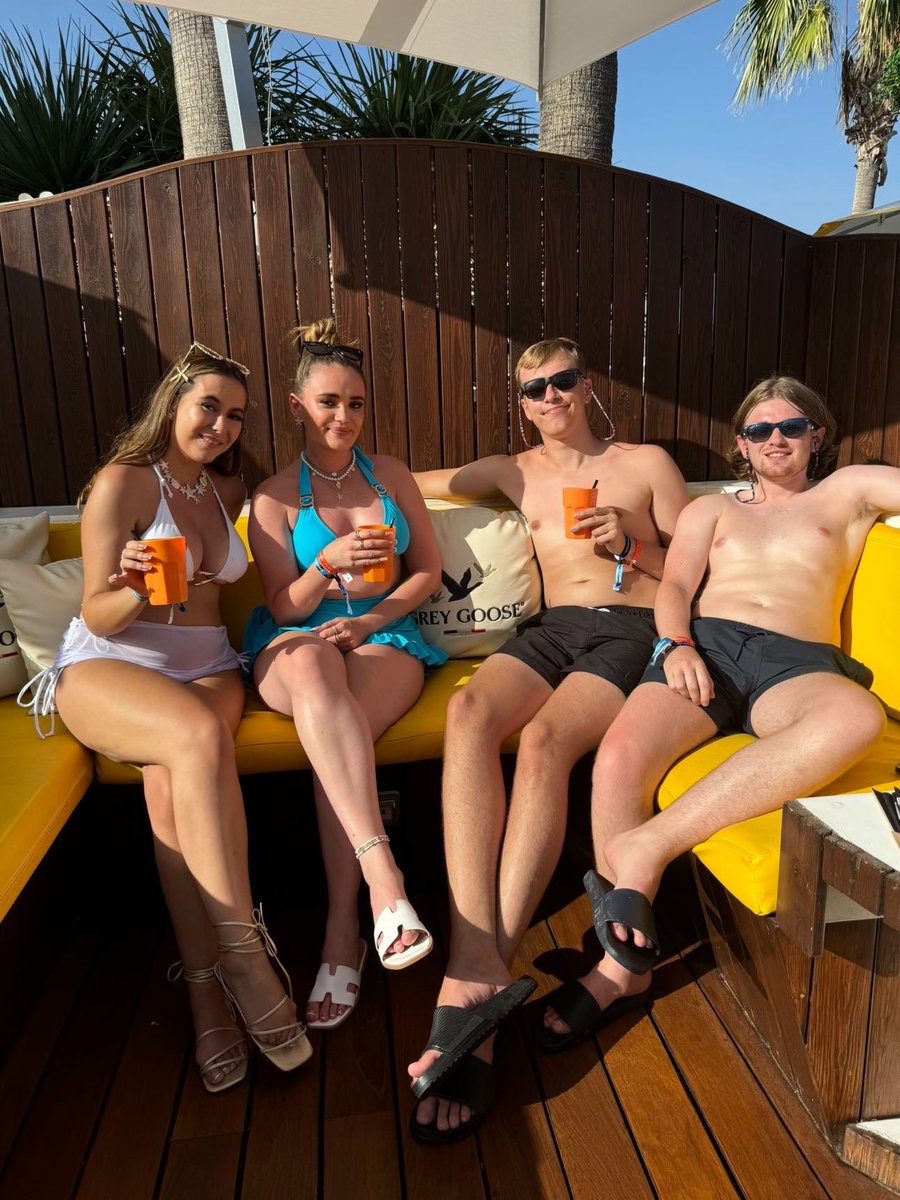 EmilyHillll's tweet photo. Most unreal time with forever friends🕺🏽🍒🐜🪩❤️ https://t.co/qumeBX1FXF