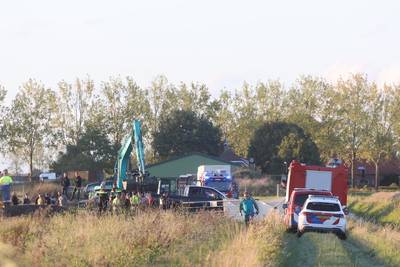 Dodge RAM raakt van crossbaan en rijdt over deelnemer (24) in Velddriel tijdens festival Driels Wheels dlvr.it/TDDgv8