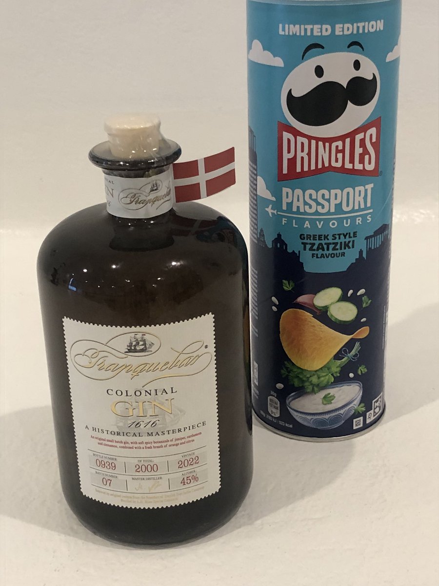 DeliciousDad's tweet photo. Kicking off our 1st day on a Greek Island with a Danish gin (Spanish pour) and some Tzatziki flavoured Pringles. https://t.co/7F7zeRu2YT