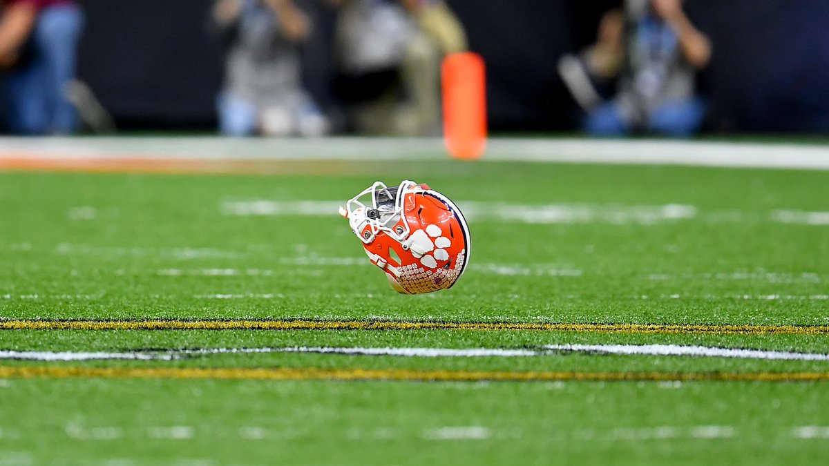 TradeFlo's tweet photo. DirecTV, Disney reach deal to end blackout in time for college football: Disney and DirecTV have reached a deal to end a blackout in time for college football this weekend. https://t.co/8PpAKu6BGP https://t.co/hZDHBuV3ZF