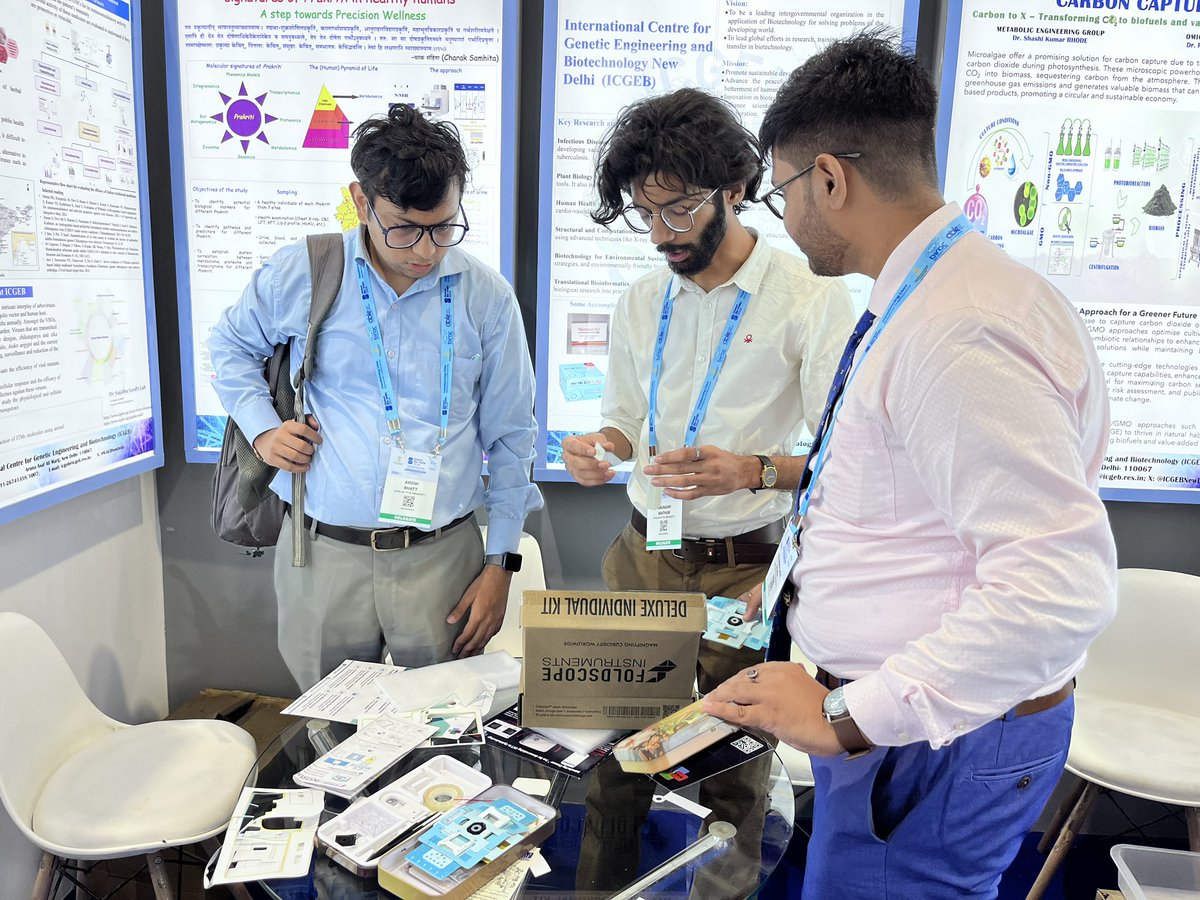 ICGEBNewDelhi's tweet image. The #Foldscope workshops continued into Day 3 of #GlobalBioIndia2024 at @ICGEBNewDelhi stall, offering more hands-on learning opportunities and sparking curiosity among school &amp;amp; college students.