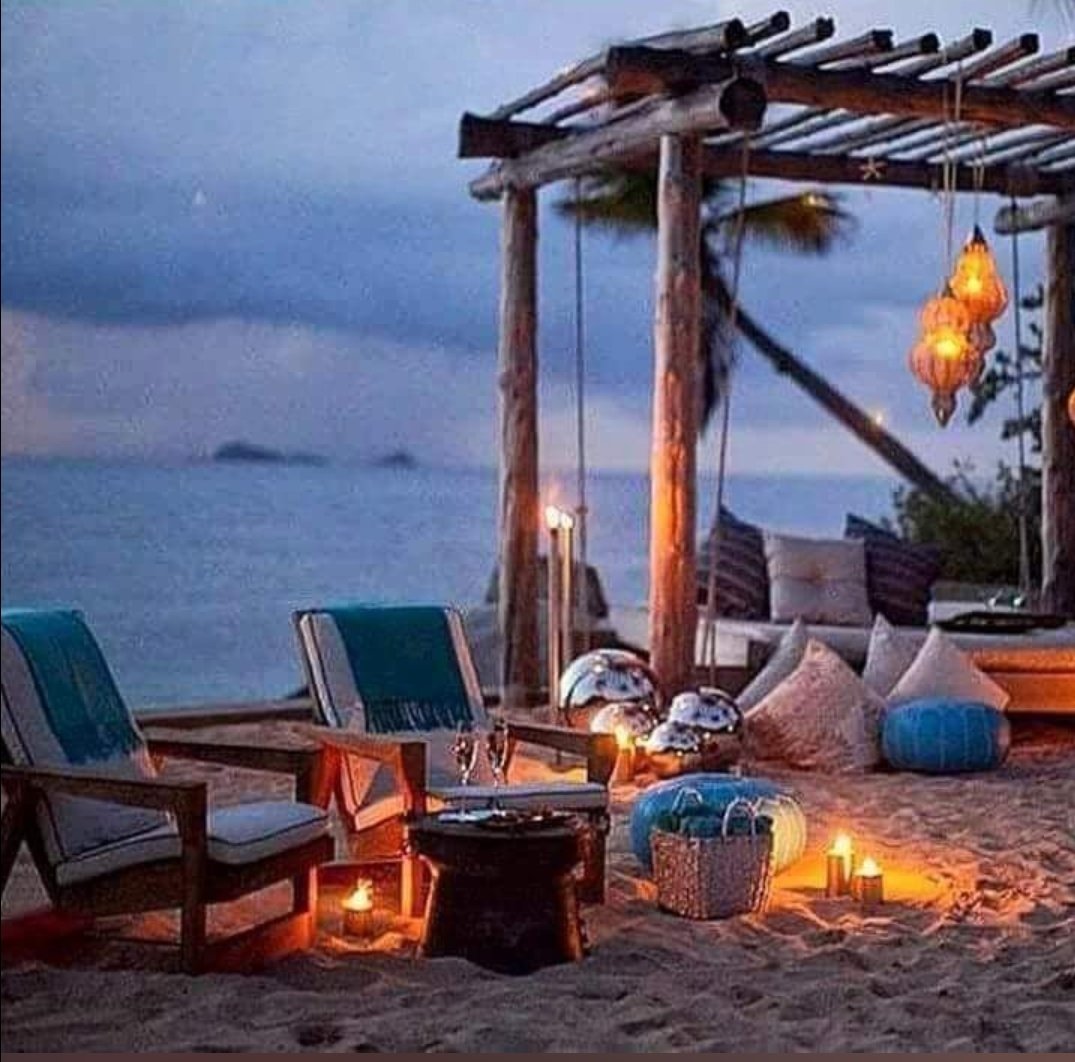 Ne güzeldir; 
Bir akşamüstü gün batarken yüreği sevgi dolu bir dosttan gelen sıcacık bir "iyi akşamlar" dileği
Ne güzeldir; 
Eskiden kalma bir şarkıyı dinlerken tebessümle eskilere dalıp gitmek..

Sevgiyle kalın🫶
#MutluAkşamlar Dostlar🌙