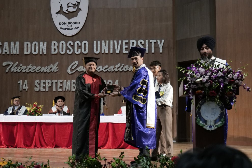 adbumedia's tweet photo. Students being awarded with Five Gold Medals of Honour.
The Fr. Stephen Mavely's Gold Medal
The JN Bawri Medal of Distinction 
Partha De Gold Medal
The Chancellor's Gold Medal
The Vice - Chancellor's Gold Medal  
 #Convocation2024 #graduationday #13thconvocation https://t.co/3qQOUJjOGT