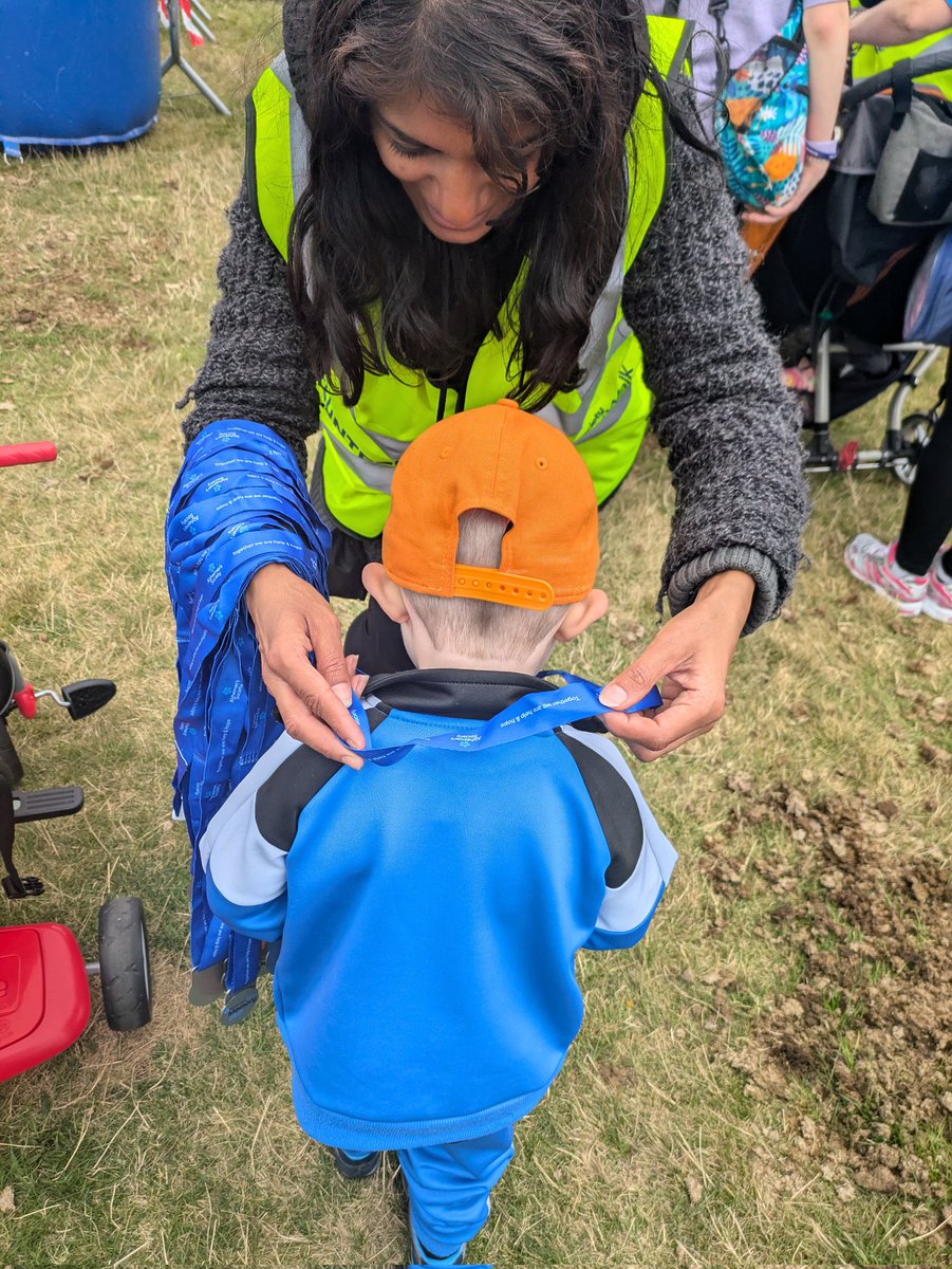 LauryJadee's tweet image. We did it! All for you Grandad, Ronnie did so well. 🏅💙 #Alzheimers #memorywalk @alzheimerssoc