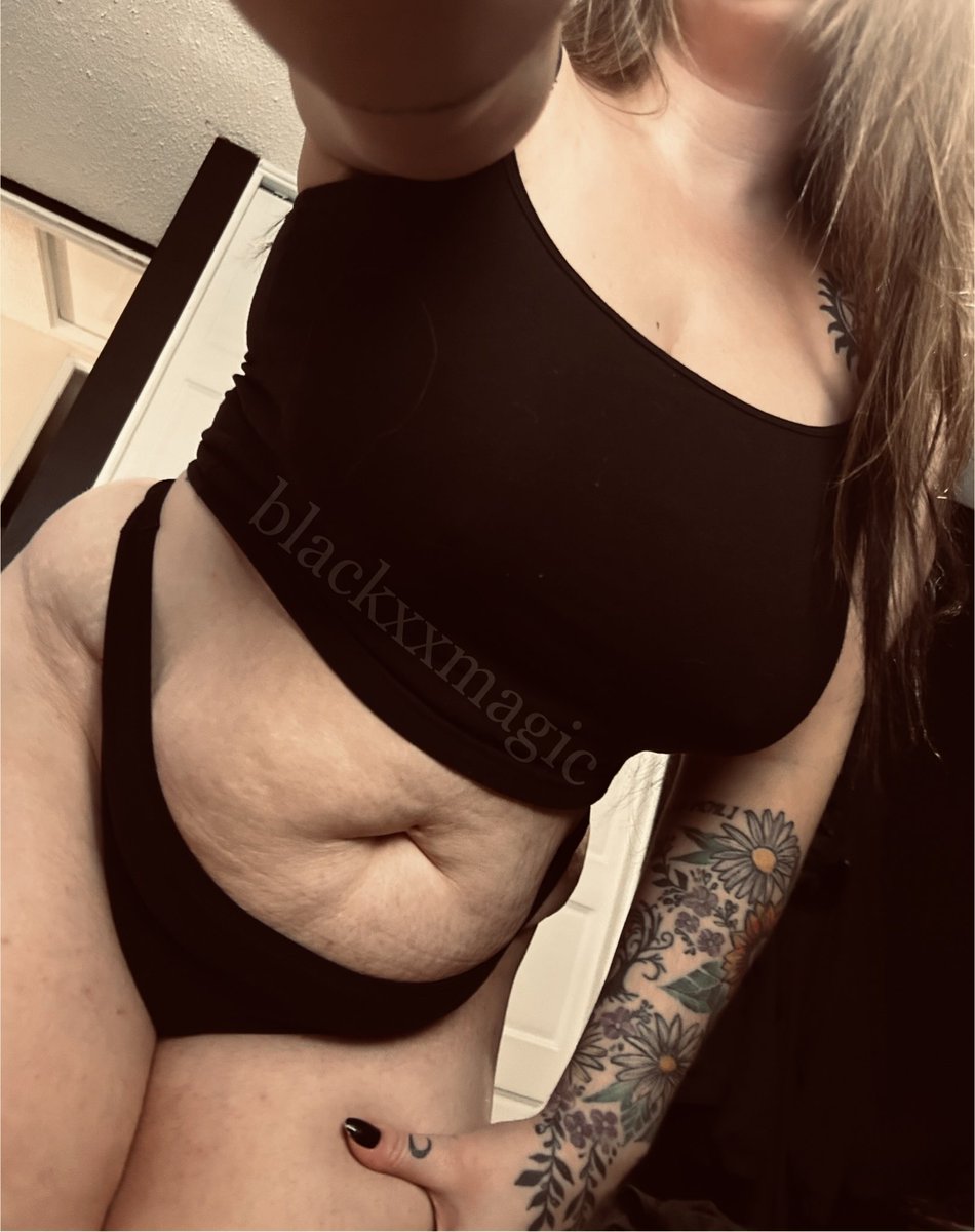 blackxxmagic91's tweet photo. Where’s my tummy appreciation crew?? 🖤xx https://t.co/0o2JmQwz7n
