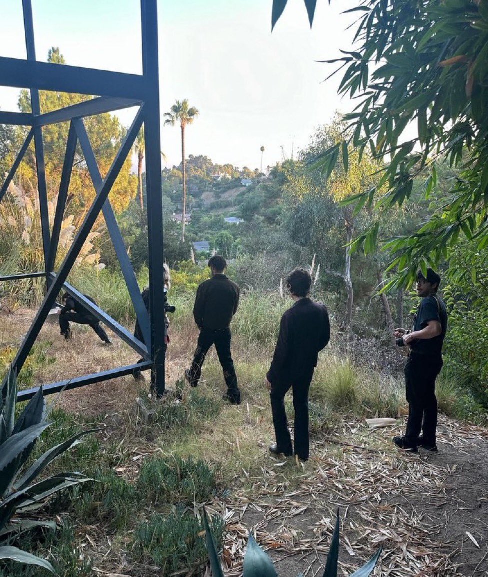 InhalerOnly's tweet image. This looks like either a new video/photoshoot for Inhaler 👀