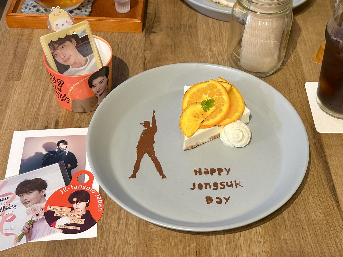 89raccy's tweet photo. cafe Orange☕️🧡

Happy Jongsuk Day仕様の装飾とっても可愛かったし、オレンジが乗ったチーズケーキ甘過ぎなくて美味しかったです🍊🧀

@cafe_orange_ 
#イジョンソク #LeeJongSuk #이종석 #JKfansoloJapan https://t.co/r9HL9B6HN8