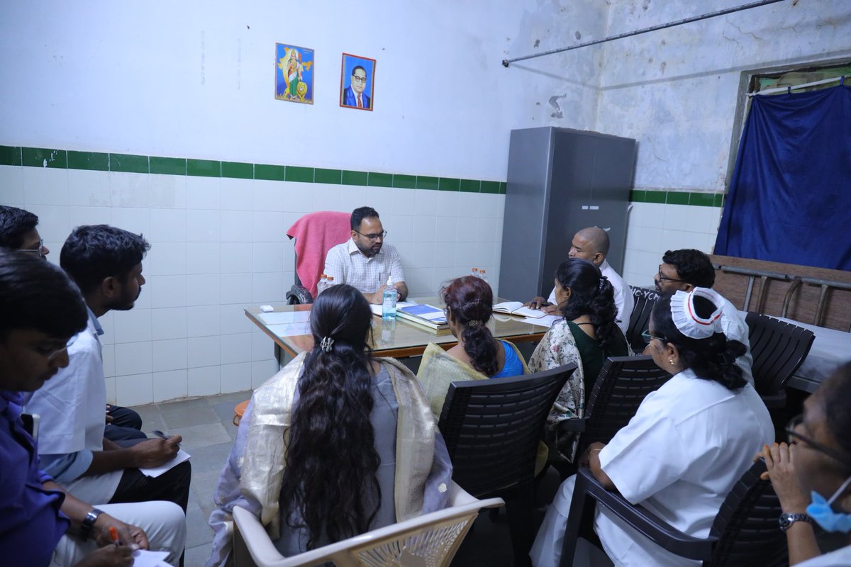 CollectorRRD's tweet photo. 14.09.2024 శనివారం జిల్లా కలెక్టర్ కె.శశాంక గారు యాచారం మండల కేంద్రంలోని సామాజిక ఆరోగ్య కేంద్రంను సందర్శించి, అక్కడి విభాగాలను తనిఖీ చేసి, మెరుగైన వైద్య సేవల కోసం ఆసుపత్రిలో చేపట్టాల్సిన అభివృద్ధి పనులు గురించి సంబంధిత వైద్య అధికారులకు సూచనలు చేశారు @TelanganaCMO @TelanganaCS https://t.co/EQXvdU5grY