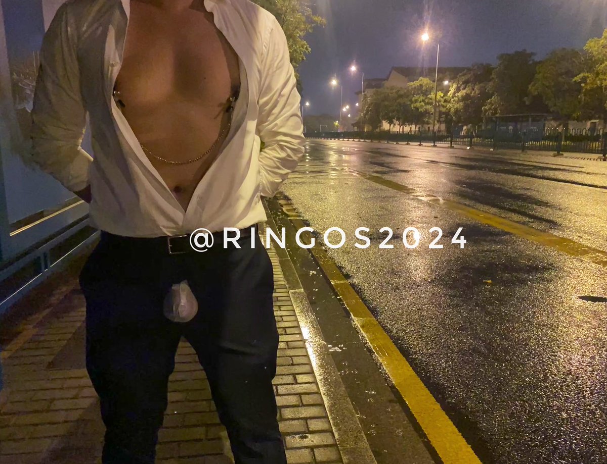 Ringos2025's tweet photo. 已婚锁狗公交站露屌等车释放压力 https://t.co/VTOVTNnJpz