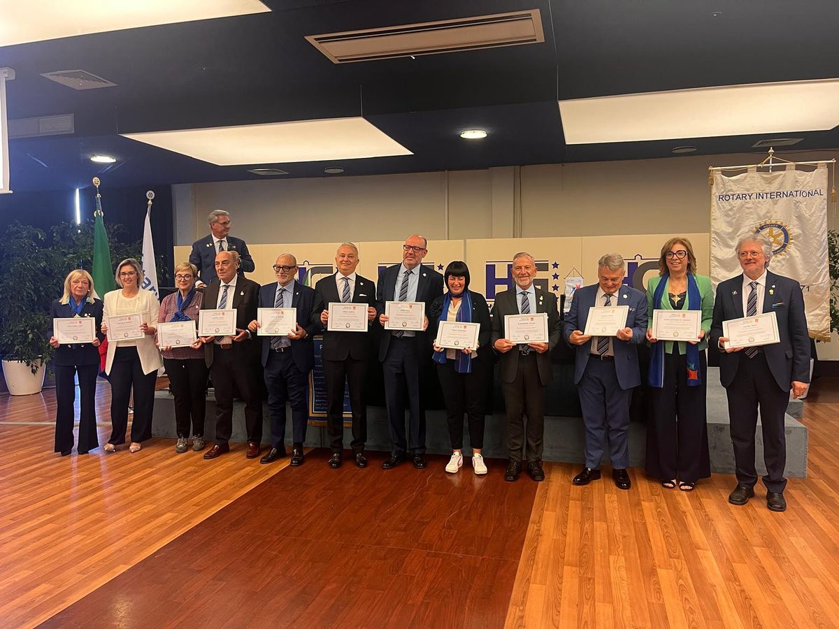 Rotary_D2071's tweet photo. Seminario Sins per I nuovi soci a Pisa: consegnati gli attestati ai membri della Polio Plus Society. https://t.co/xxWm0M607d