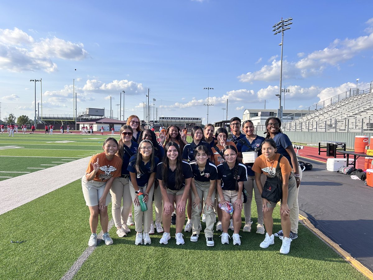 DHS_AT's tweet photo. #HOCO24 at the Nest last night went great!

So proud of all the student athletic trainers who worked hard last night to keep our teams safe! 

We even got to feature our newly wrapped #Eagle2 bus! 

Congrats on the dubs last night @Dawsonvball &amp; @DawsonEagleFB
#FAMILY https://t.co/tSUafwiGPZ