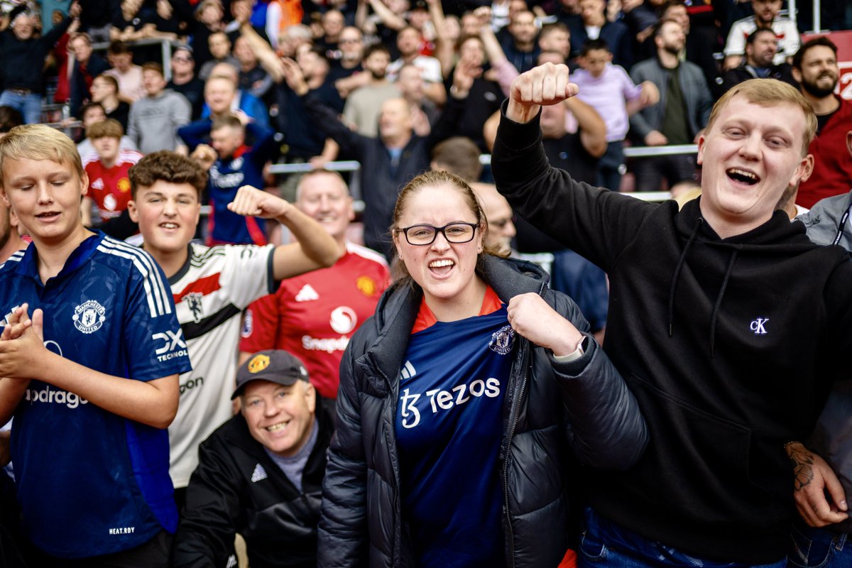 ManUtd's tweet photo. One club, one love 🇾🇪❤️‍🔥 https://t.co/3r0yjpFbUM