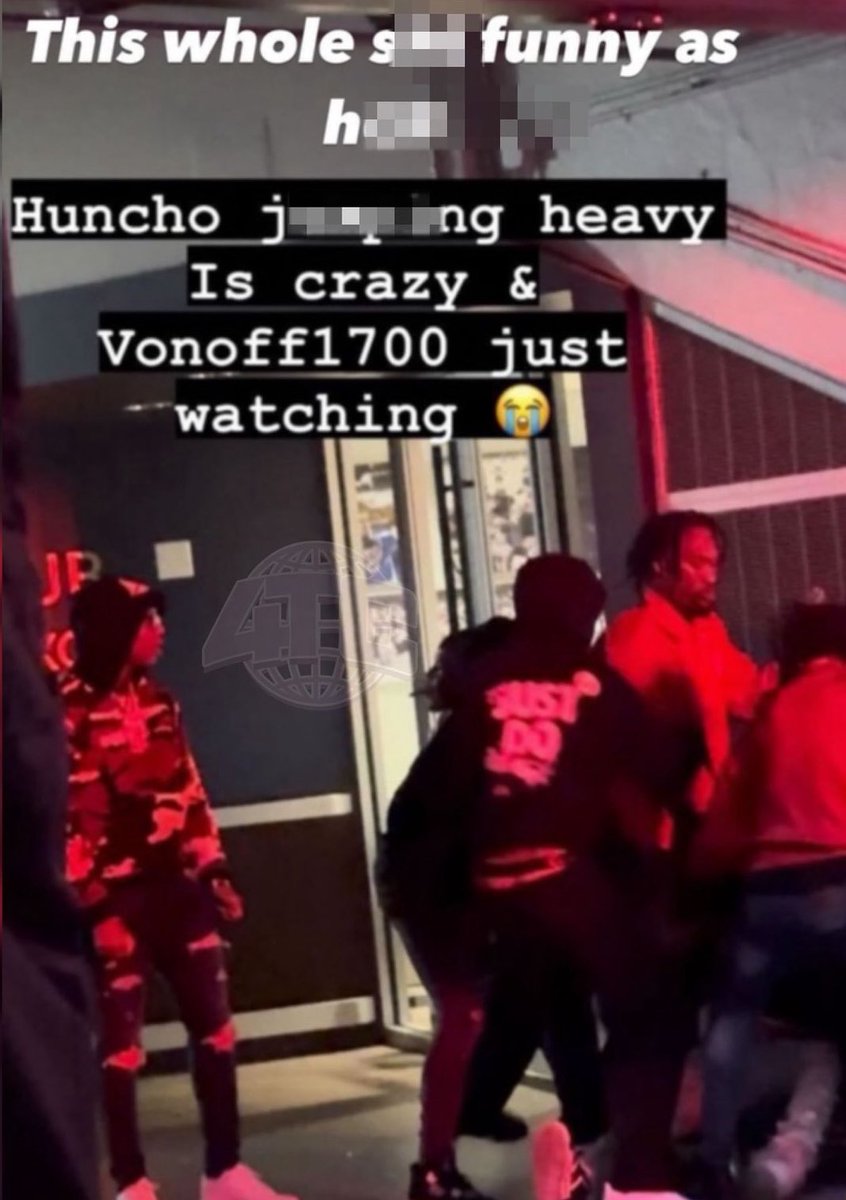 Poetikflakko's tweet photo. Hunxho and his homies jumped this man and whooped him off his feet for being an obsessed fan at their concert 😂😂😂 https://t.co/nvO1MPEmj0