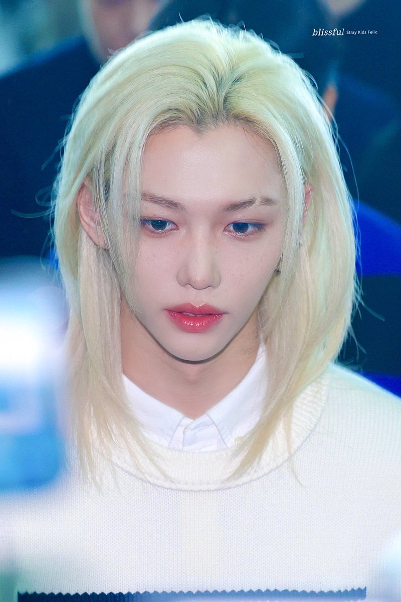 VYu915x810's tweet image. Felix, your beauty and kindness light up the world. 

You inspire us all every day!  

#GlobalIconLeeFelix  
#우리_행복은_언제나_용복이야  
#HappyFelixDay  
#Felix