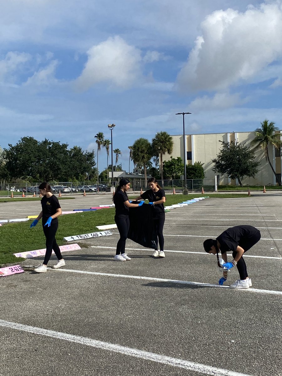 Saturday morning stadium clean up! #service #LatinosInAction #WildcatPride #ProgessNotPerfection <a href="/latinosinacti0n/">Latinos In Action</a> @PrincipalWHS <a href="/WHSWildcats_Ath/">Western Wildcats Athletics</a>
