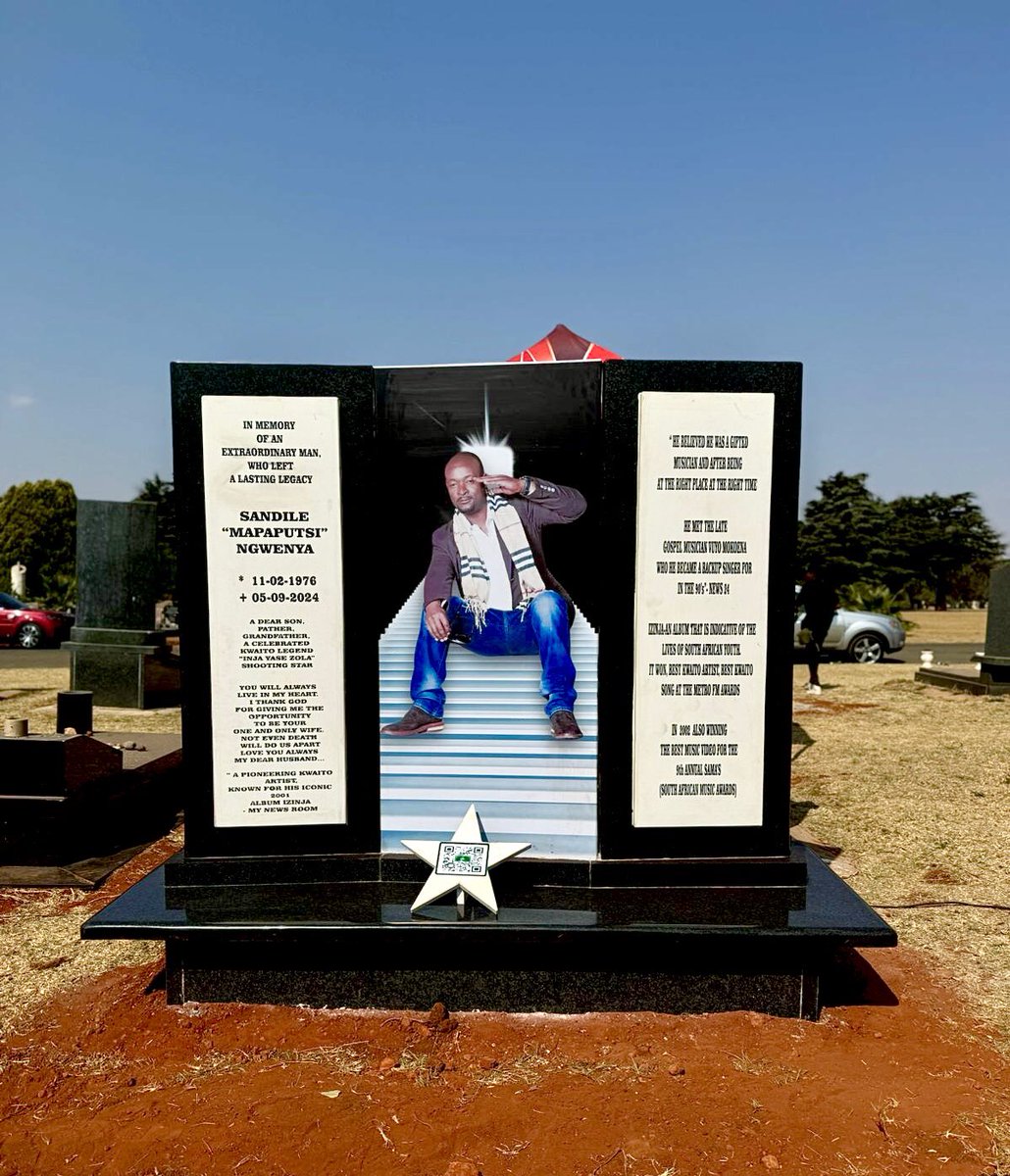 buddha_cae's tweet photo. Mapaputsi’s Tombstone Is Definitely Fitting for a Legend! 😍 BLACK STONE!
Salute Kleva

Khaabo Tombstones at it AGAIN!! 🔥🔥

#Mapaputsi #RIPMapaputsi #OnceAlways #RIPDarlingtonMichaels https://t.co/dw8A5lRXgq