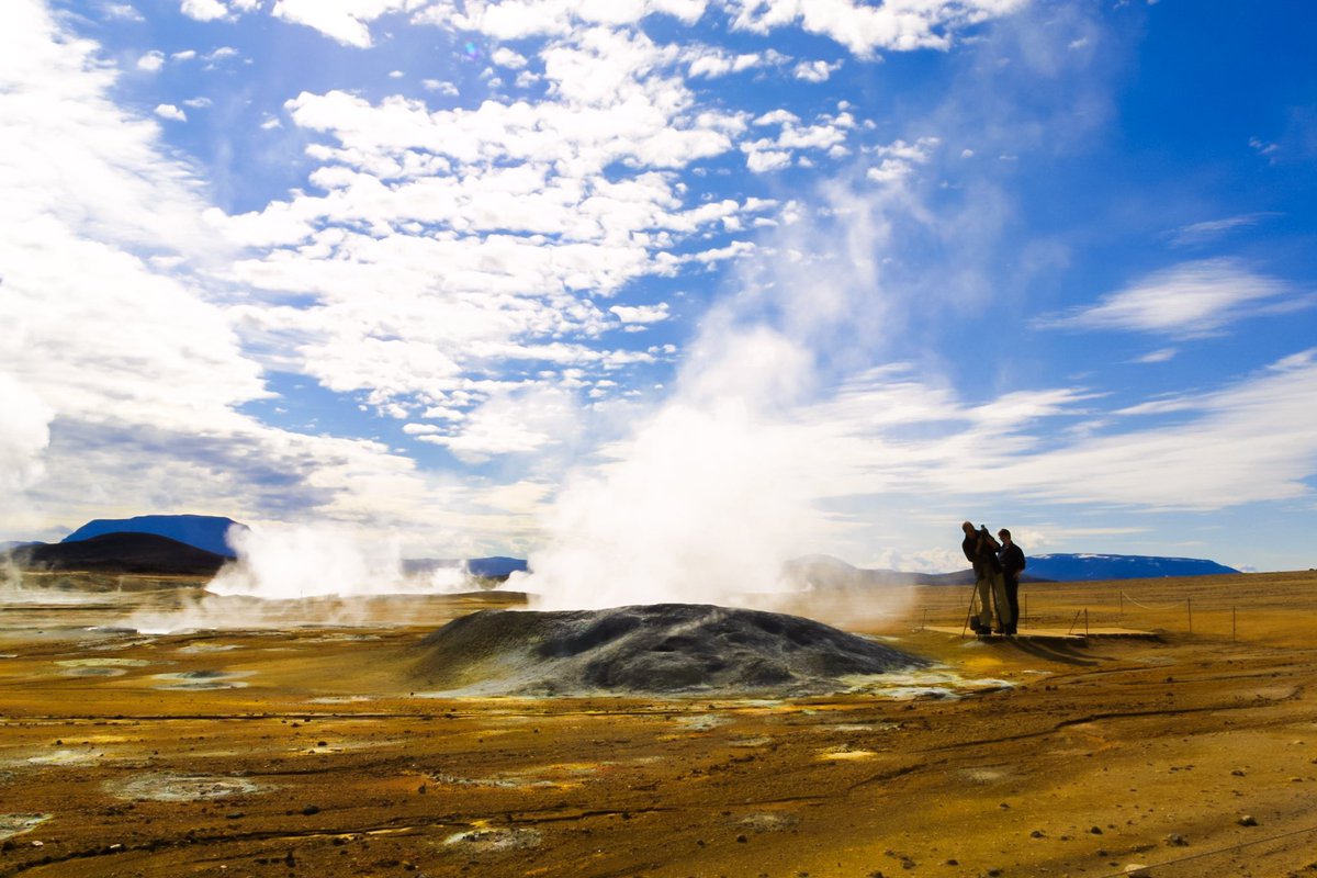 MicheleCrosta's tweet photo. Steam vents in western #iceland 

#desert #deserto #islanda #green #verde #plain #pianura #mountains #mountain #view #nature #natura #montagne #steam #geyser #clouds #nuvole #riva #rocks #roccia #desert #deserto #hills #colline #formation #panorama #vapore #getto #volcanic https://t.co/FU0ycfbwzB