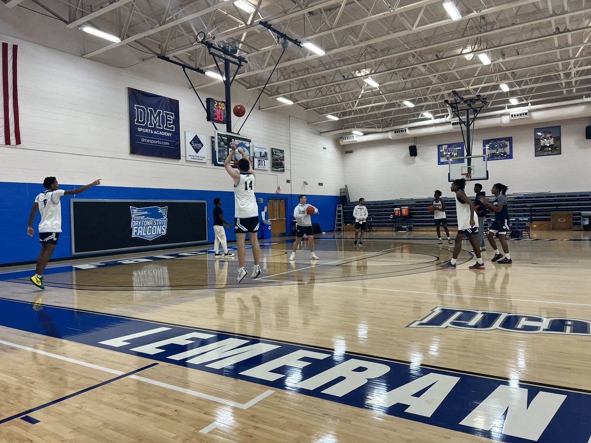 BradWinton's tweet photo. Underway on the Florida JUCO Tour

Day 1 at Daytona State

Today’s Lineup:

JUCO:
Santa Fe
Miami Dade
Eastern Florida 
Indian River
Daytona St 

HS/Prep:
DME Academy 
West Oaks
The Academy of Central FL https://t.co/72sprV9g4g