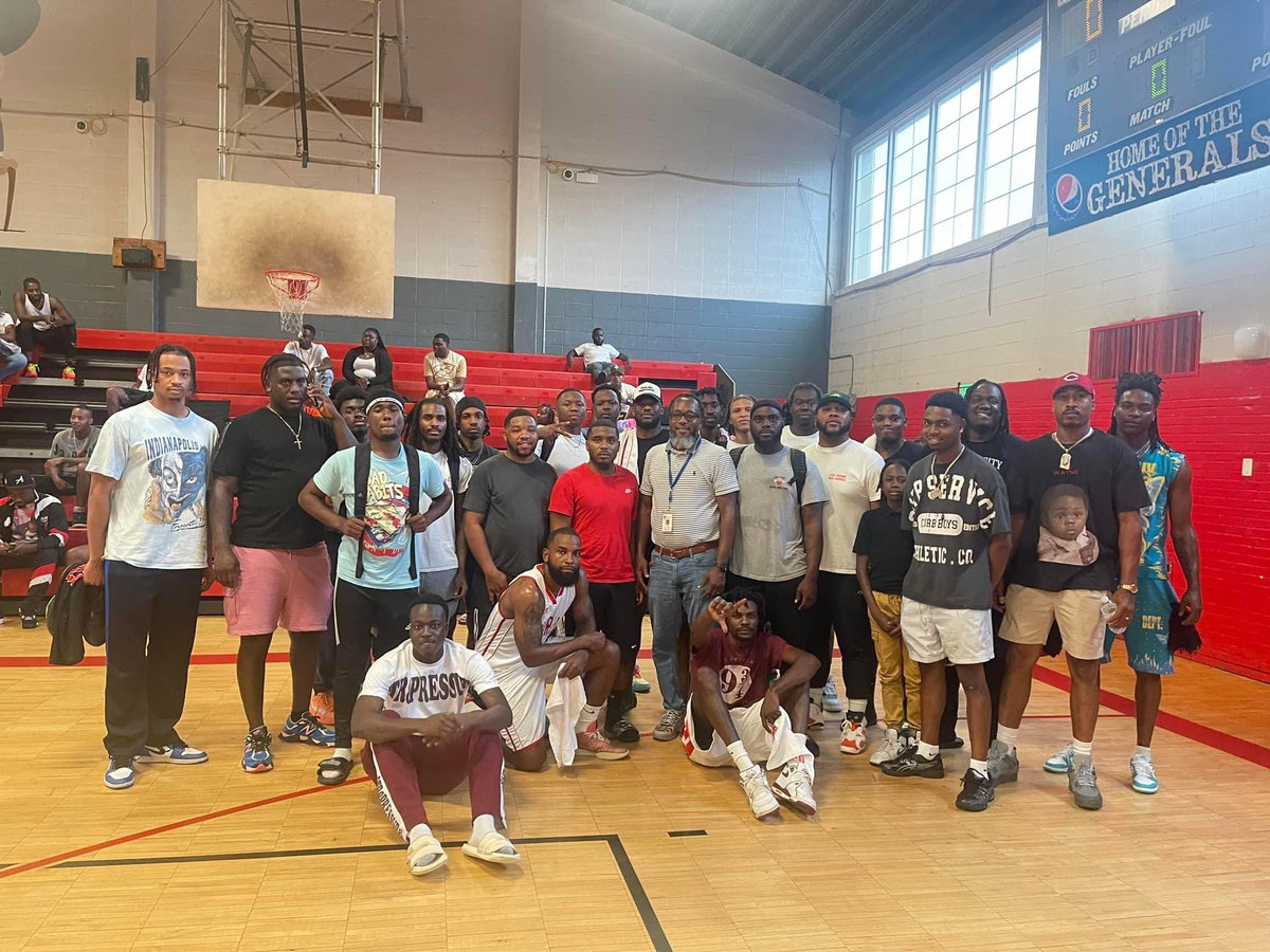 We are Percy Julian High School. Yet, we still acknowledge the hard work and sacrifice of the student-athletes that we coach as we then Lee High School. Our annual Lee alumni games were a huge success. It was a packed house. As always The U 🗣️#LeeU
