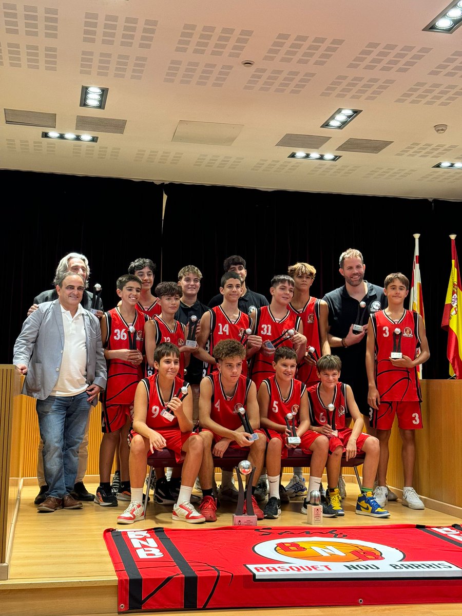 DaavidHerrera_'s tweet photo. Des que ens vam assabentar de la victòria, no ho vam dubtar ni un segon. Des del govern del districte de Nou Barris, homenatgem al🏀@Basquet9Barris per proclamar-se campió de Catalunya. 
Felicitats, campions! ♥🤍♥ https://t.co/p053fodWF1