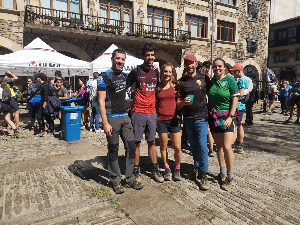 Beste urte batez, ederra Oñatiko Mendi Martxa. Gozatu dugu, bai! 

Ibilbidean zehar, paraje paregabeak eta lagun ezin hobeak. Eguraldia lagun izan dugu, gainera.

Eta antolakuntza paregabea. Sekulako lana dago hemen. Nabari da. Mila esker, boluntarioei!