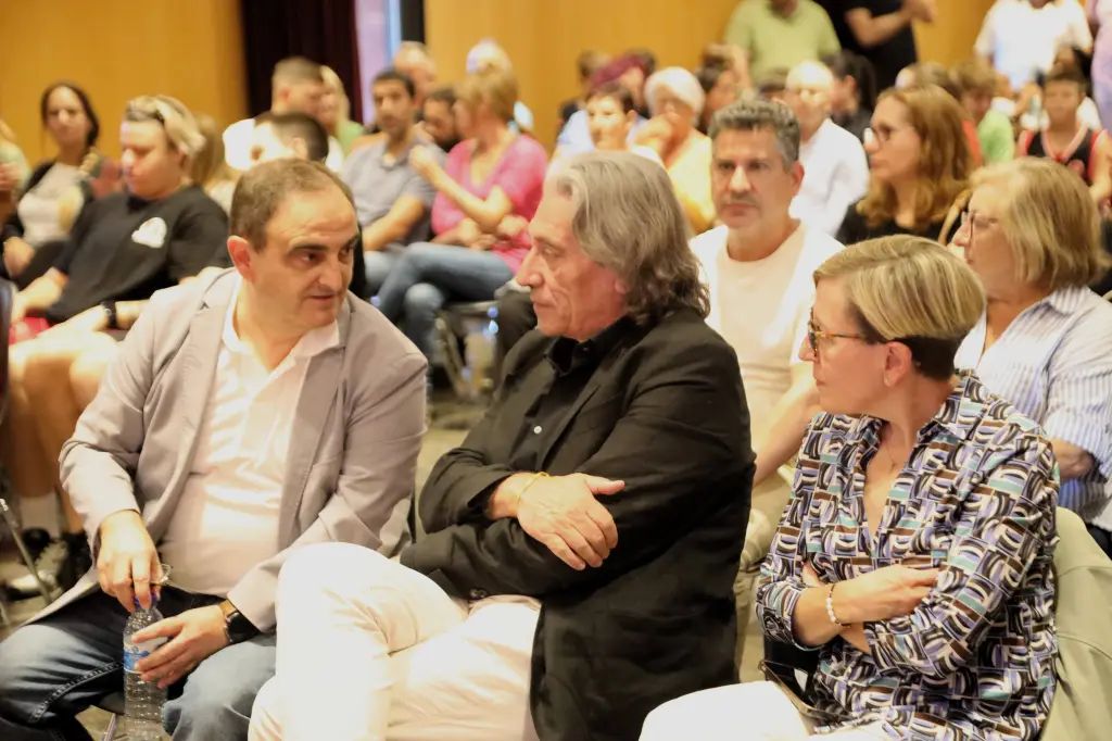 DaavidHerrera_'s tweet photo. Des que ens vam assabentar de la victòria, no ho vam dubtar ni un segon. Des del govern del districte de Nou Barris, homenatgem al🏀@Basquet9Barris per proclamar-se campió de Catalunya. 
Felicitats, campions! ♥🤍♥ https://t.co/p053fodWF1