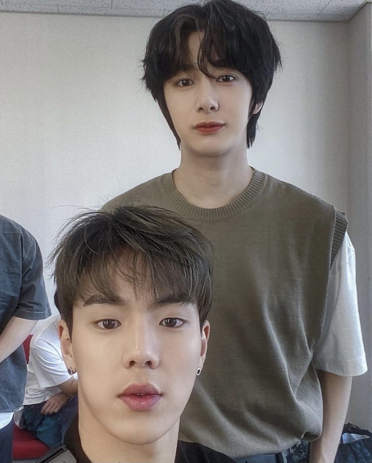 지지 tweet media