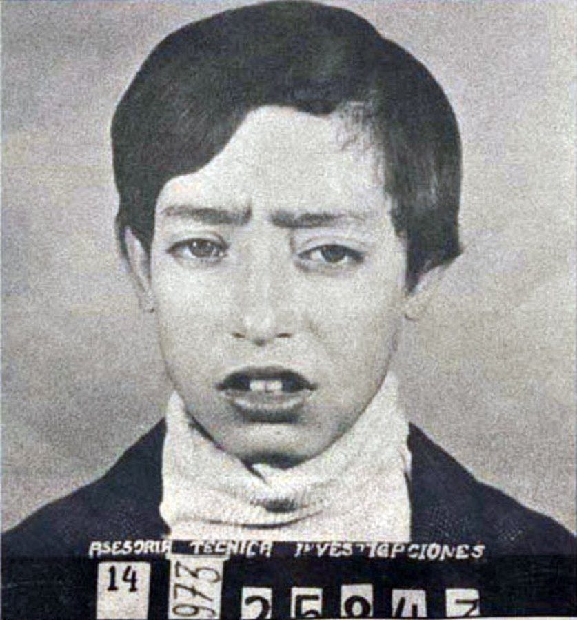 “Dígale a mi mamá que me venga a ver porque esta noche me van a matar”. 
Él, se llamaba Carlos Fariña, de 13 años de edad, agentes del Estado lo secuestraron y ejecutaron con 4 balas en la cabeza, quemaron su cuerpo y lo enterraron. Sus osamentas aparecieron 27 Años después en la