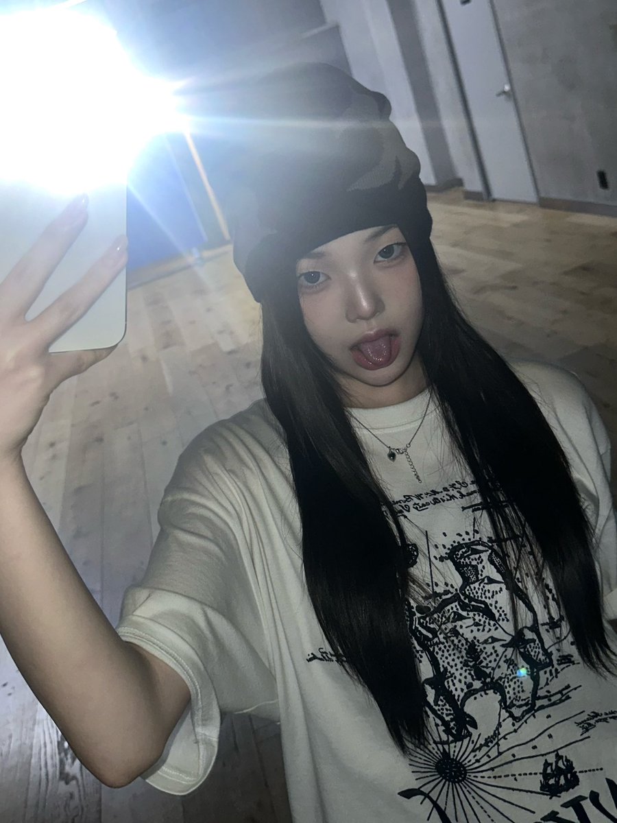 [#보은]

메롱👻

#CLASSy #클라씨
#BOEUN