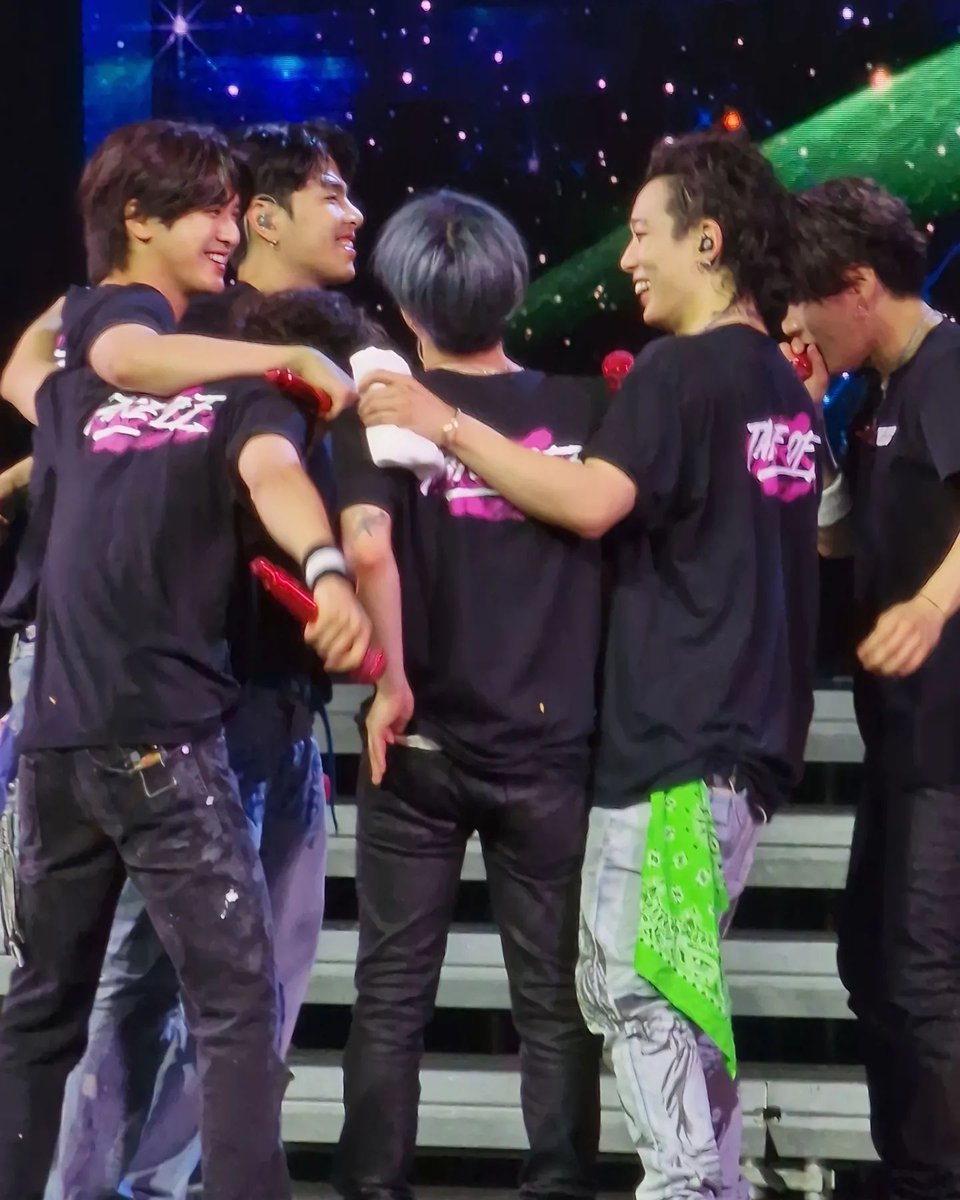 Ismemrql's tweet photo. My fav six kind of people please stay healthy and be happy, god knows how much I love you all 🥺💞

CELEBRATIN9 iKON
#9YearsToForeverwithiKON 
@iKONIC_143 #iKON #아이콘 https://t.co/zxpP6MYgD7
