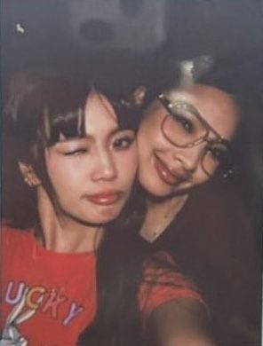 ITGIRLOI's tweet photo. macolet and their cheek to cheek pose 🥹 https://t.co/5sdREEbbUj