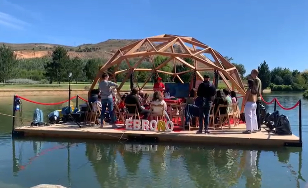 ¡Qué genial ha estado #Ebroño! Ciencia del agua sobre el agua y con un público fantástico. Momento compartido con <a href="/vaya_elementos/">Vaya Elementos</a>. Gracias a Elías por la invitación y la organización. <a href="/AytoLogrono/">Ayuntamiento Logroño</a>, <a href="/InstitutoIER/">IER</a>, <a href="/unirioja/">Universidad de La Rioja</a>, <a href="/FECYT_Ciencia/">FECYT</a>.