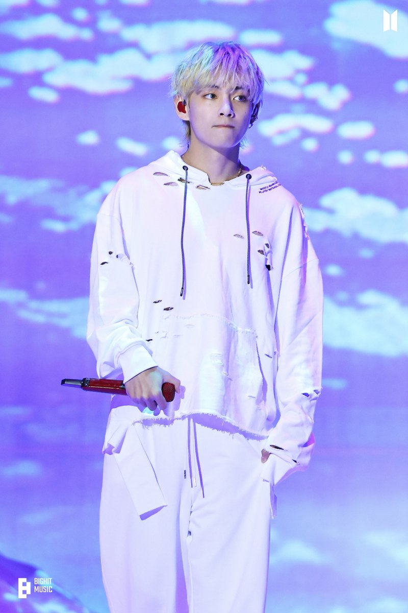 Kim Taehyung is the First Male Idol with 100 Wins on Choeaedol's Image Pick Weekly Ranking!

V MOST LOVED IDOL WINNER 
#V_Choeaedol_100thWIN 
#テテ最愛ドル100回勝利おめでとう