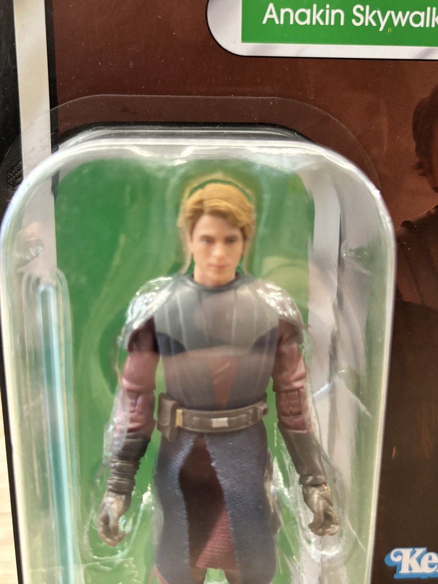 futureotforce's tweet image. FIRST LOOK:
Revealed last night at #HasbroPulseCon2024, check out this hands on look at Anakin Skywalker from the #STARWARS The Vintage Collection!

The face sculpt is unreal for a 3.75” figure!