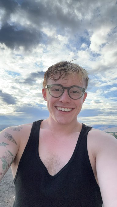 Morning :) https://t.co/eogDG6Lkvs