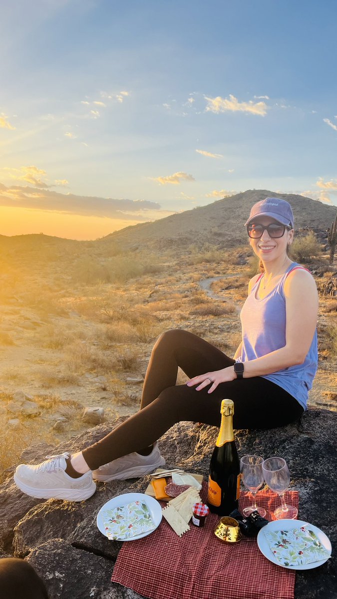 sanamloghavi's tweet photo. Best of #iWAL24
A hematology🩸/pathology 🔬
mountaintop picnic at sunrise 🥂🌅
New exicting projects in the making 💡
@AkEisfeld https://t.co/PLfE35nwSk
