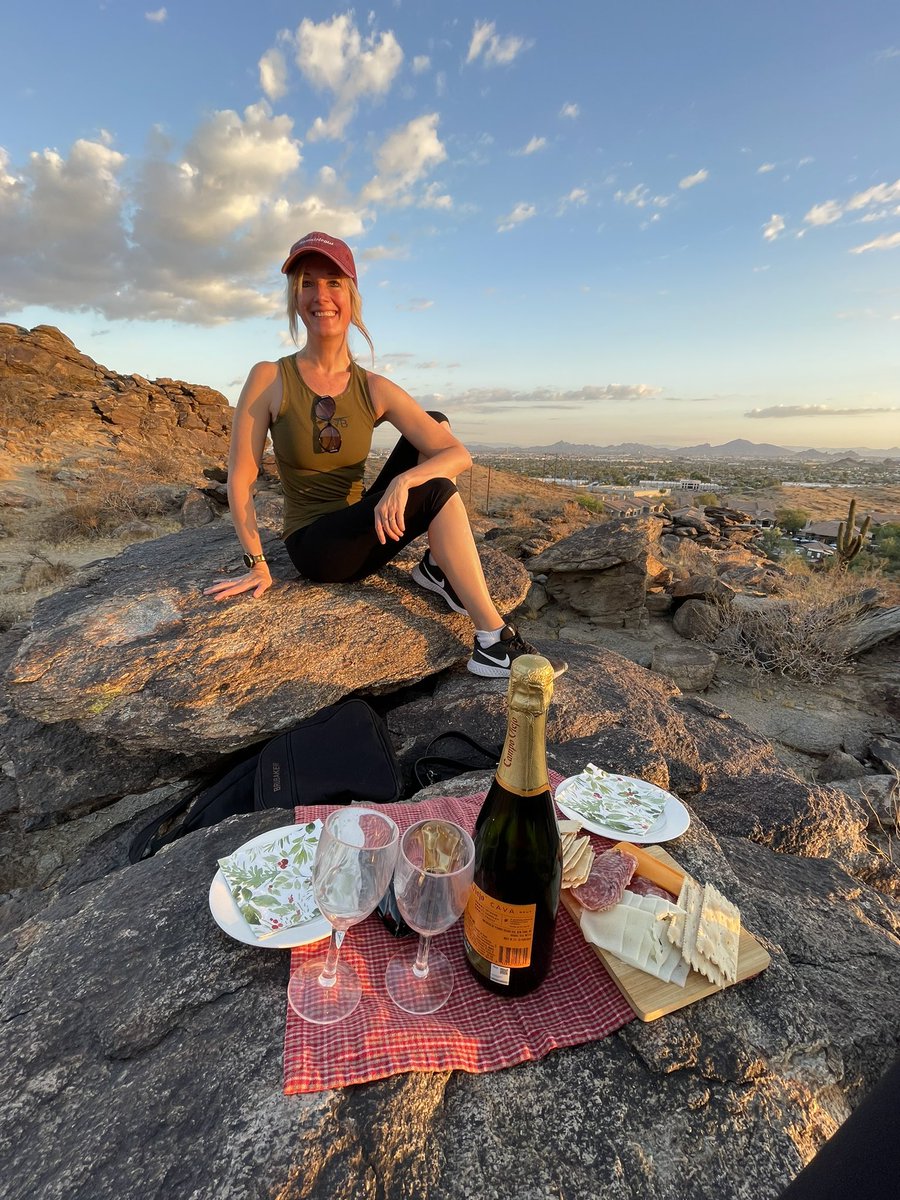 sanamloghavi's tweet photo. Best of #iWAL24
A hematology🩸/pathology 🔬
mountaintop picnic at sunrise 🥂🌅
New exicting projects in the making 💡
@AkEisfeld https://t.co/PLfE35nwSk