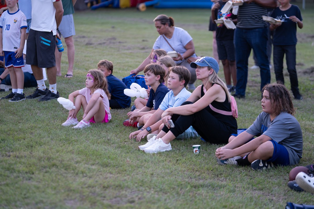 HCPrecinct4's tweet photo. What a slam dunk of a night! π
Everyone had a blast Friday during Sports Movie Night at Nottingham Park! Huge thanks to Houston City Councilmember @marynanhuffman for partnering with #HCPrecinct4 to make it a winning event!
#Memorial #ExploreP4 #MovieNight https://t.co/mSXAUqVFlh