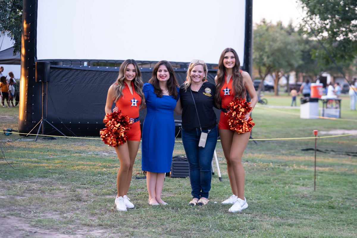 HCPrecinct4's tweet photo. What a slam dunk of a night! π
Everyone had a blast Friday during Sports Movie Night at Nottingham Park! Huge thanks to Houston City Councilmember @marynanhuffman for partnering with #HCPrecinct4 to make it a winning event!
#Memorial #ExploreP4 #MovieNight https://t.co/mSXAUqVFlh