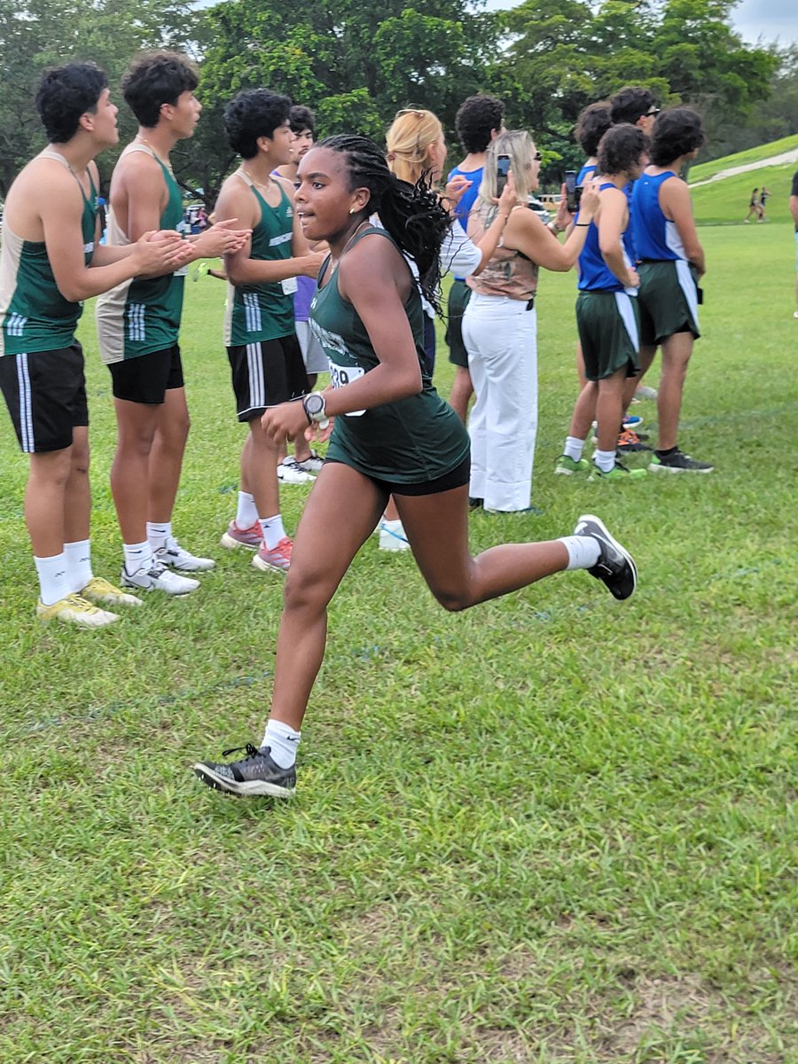 pinecresttrack's tweet image. Girls finished 3rd at King of the Hill in Miami!  Led by Emma Supple, 11th in 21:28 &amp;amp; Lila Feeley, 13th in 21:33.  Unfortunately lightning canceled the boys race.  Spanish River Invite next week! #PCXCountry #PCTrack #PCAthletics #PCPanthers #PCAlumni