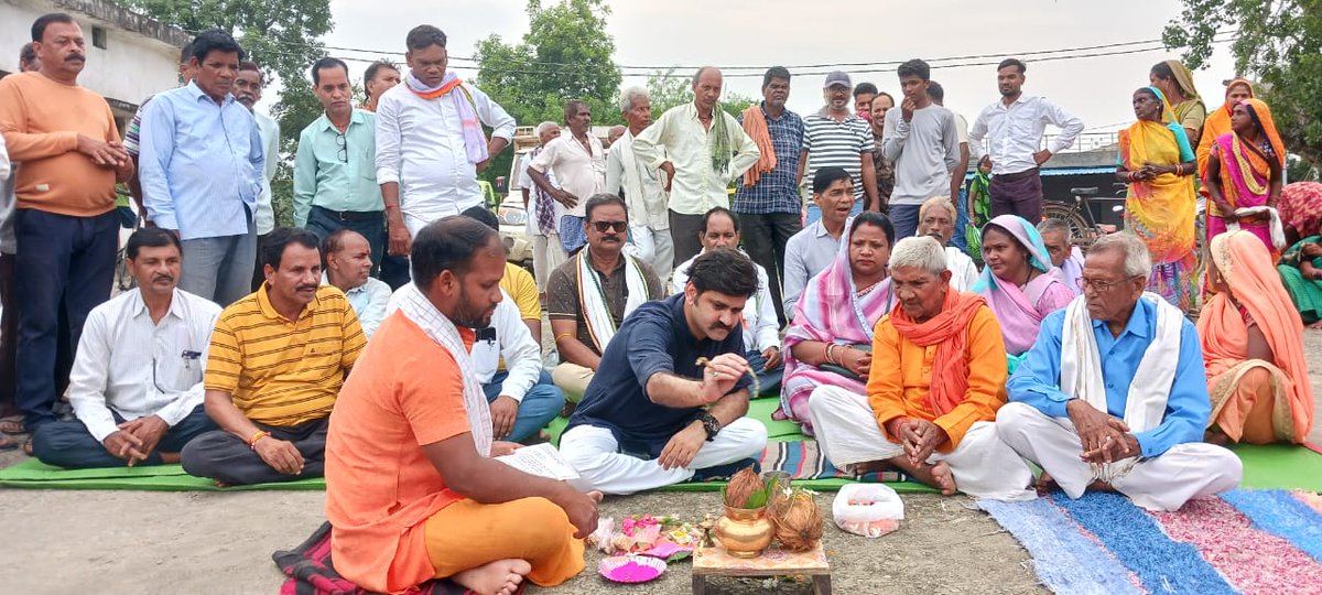 akaltararks's tweet photo. आज ग्राम देवरी में 4 लाख रुपए लागत राशि (विधायक निधि) से बनने वाले सी.सी. रोड एवं ग्राम करमण्दा में 4 लाख रुपए सी.सी.निर्माण कार्य का भूमिपूजन क्षेत्र के वरिष्ठ नागरिकों एवं ग्रामवासियों की उपस्थिति में सम्पन्न हुआ!!

आपका विश्वास, मेरा प्रयास!
मिलकर करेंगे, क्षेत्र का विकास l https://t.co/3yQaKR4FuT