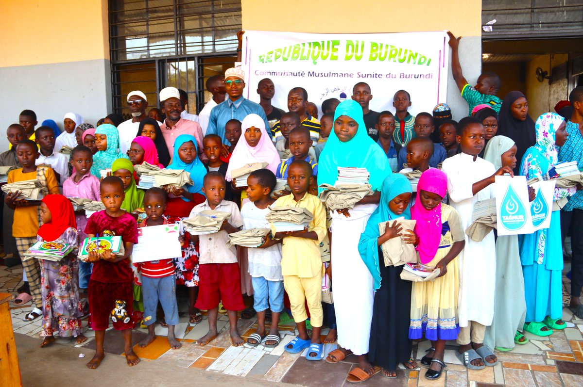 ABPInfos's tweet photo. (1/2) #Burundi: La Communauté musulmane sunite du Burundi (#COSUBU), par le biais des étudiants burundais en Turquie, a octroyé ce samedi  un kit scolaire d’une valeur d'environ 5 millions de Fbu à plus de 100 élèves issus des familles démunies du quartier #Buyenzi à @MairieBuja. https://t.co/tG2SRnHULi