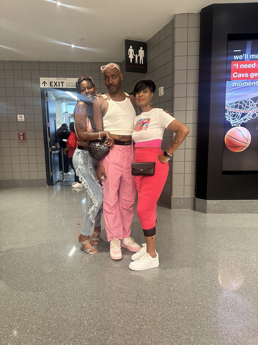 EddriceFaness's tweet photo. #GagCityCleveland was EVERYTHING. The night was so ICONIC!!!!
@NICKIMINAJ you will forever have my heart and be my biggest inspiration https://t.co/r9JZvHDT9K