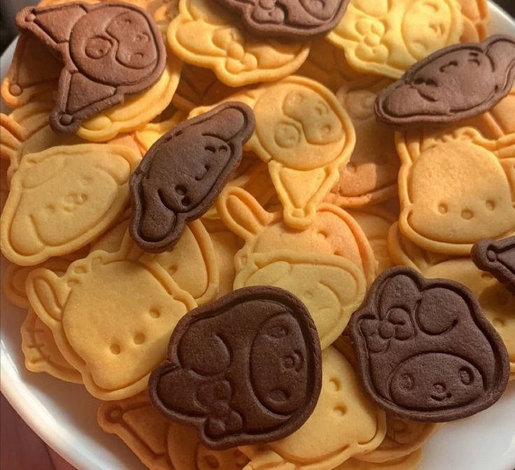 (𝘗𝘰𝘬𝘦-𝘱𝘰𝘬𝘦 <a href="/kiironagomu/">💛🍋 なごむ、Nagomu</a>) "Hari ini sebenarnya aku coba buat cookies dengan Saki-chan~ Sebelum pulang mau ke taman sekolah untuk cobain dulu?"