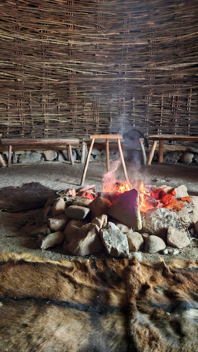 Misleiin's tweet photo. @faetherye @Livalab @BarbaraNairn @AuntieSyzygy
@ScottishCrannog
#crannog #dalerb https://t.co/p1gC0BsP50