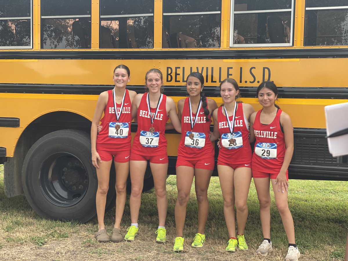 AvaPoenitzsch's tweet photo. Hit a XC PR today with a 12:26 and took 4th out of a 149 runners- so proud of our team for clenching 1st! Great day for the ladies in red! ❤️🐮#RunningGoals https://t.co/QE66Cr6mWo