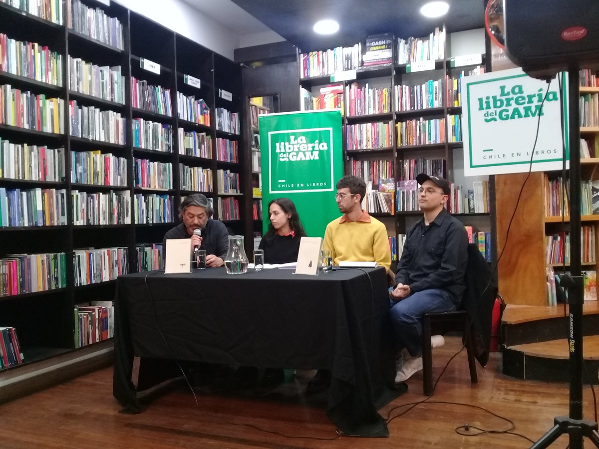 Bastian Pezzopane 🇺🇦 (@bpezzopane) on Twitter photo muchas gracias Bisturí 10 por la publicación y presentación ayer en Chile, de los libros Tener | Having de la querida Robin Myers (<a href="/robinepmyers/">Robin Myers</a>), traducido al español por Ezequiel Zaidenwerg-Dib y Como la noche adentro de los ojos, del querido Daniel Lipara (<a href="/daniel_lipara/">Daniel Lipara</a>) ✨🌾 muchas gracias Bisturí 10 por la publicación y presentación ayer en Chile, de los libros Tener | Having de la querida Robin Myers (<a href="/robinepmyers/">Robin Myers</a>), traducido al español por Ezequiel Zaidenwerg-Dib y Como la noche adentro de los ojos, del querido Daniel Lipara (<a href="/daniel_lipara/">Daniel Lipara</a>) ✨🌾