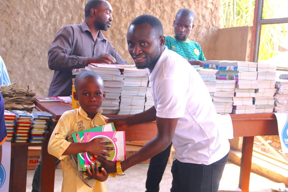 ABPInfos's tweet photo. (1/2) #Burundi: La Communauté musulmane sunite du Burundi (#COSUBU), par le biais des étudiants burundais en Turquie, a octroyé ce samedi  un kit scolaire d’une valeur d'environ 5 millions de Fbu à plus de 100 élèves issus des familles démunies du quartier #Buyenzi à @MairieBuja. https://t.co/tG2SRnHULi