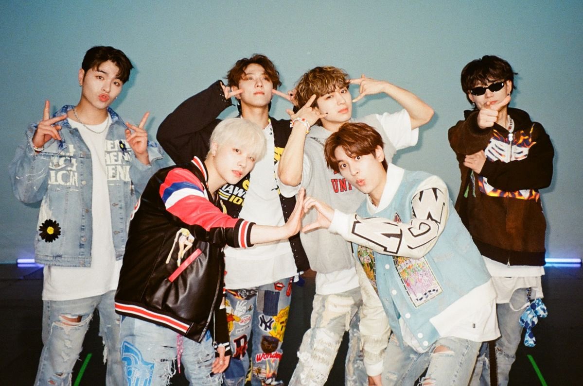 ขอบคุณที่เป็นเพื่อนกันในหลากหลากช่วงชีวิต 
ขอบคุณที่รักพวกเรา อยู่ด้วยกันไปอีกนานๆนะ
รักที่สุด 🥰
.
CELEBRATIN9 iKON
#9YearsToForeverwithiKON
#iKON #아이콘
<a href="/iKONIC_143/">iKON GLOBAL iKONIC</a>