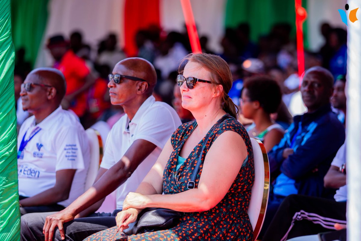 MagazineJimbere's tweet photo. 🟠🤽🏿♀️ L'équipe du #Burundi composée par Pamella Irakoze et Emmanuelie Ndayikengurukiye échoue à une marche du podium du #Bujumbura #WorldBeachProTour...
📌 Battues en demi-finale par la paire japonaise Miharu et Ishihara ce 14/09/2024, les Burundaises ont essayé de s'accrocher pour le match de classement mais en vain.
🤭 Malmenée lors du 1er set (21-9), la paire Irakoze et Ndayikengurukiye n'a pas pu suivre le rythme imposé par les Grecques Triantafillydi et Manavi, qui ont fini par gagner la 3ème place après avoir remporté le second set (21-12) à l'Eden Garden Resort
#Youth #JimbereSports